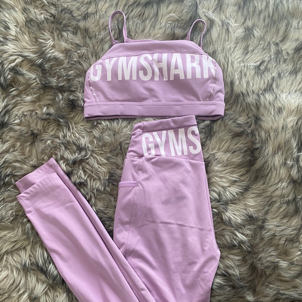 GYMSHARK WOMENS
RECESS BRA + LEGGINGS SET